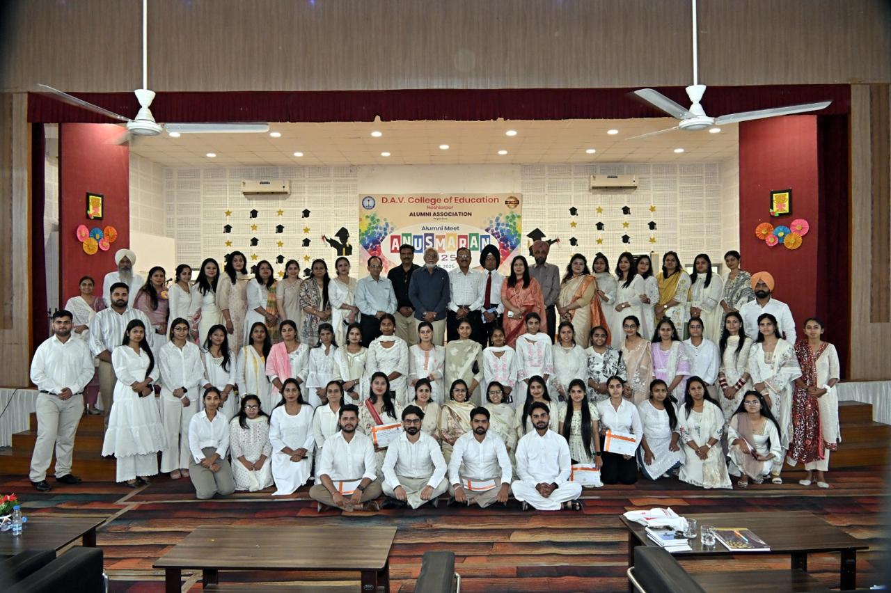 होशियारपुर के डीएवी बी.एड. महाविद्यालय द्वारा "एलुमिनी मीट-2025" का उत्साहपूर्वक आयोजन